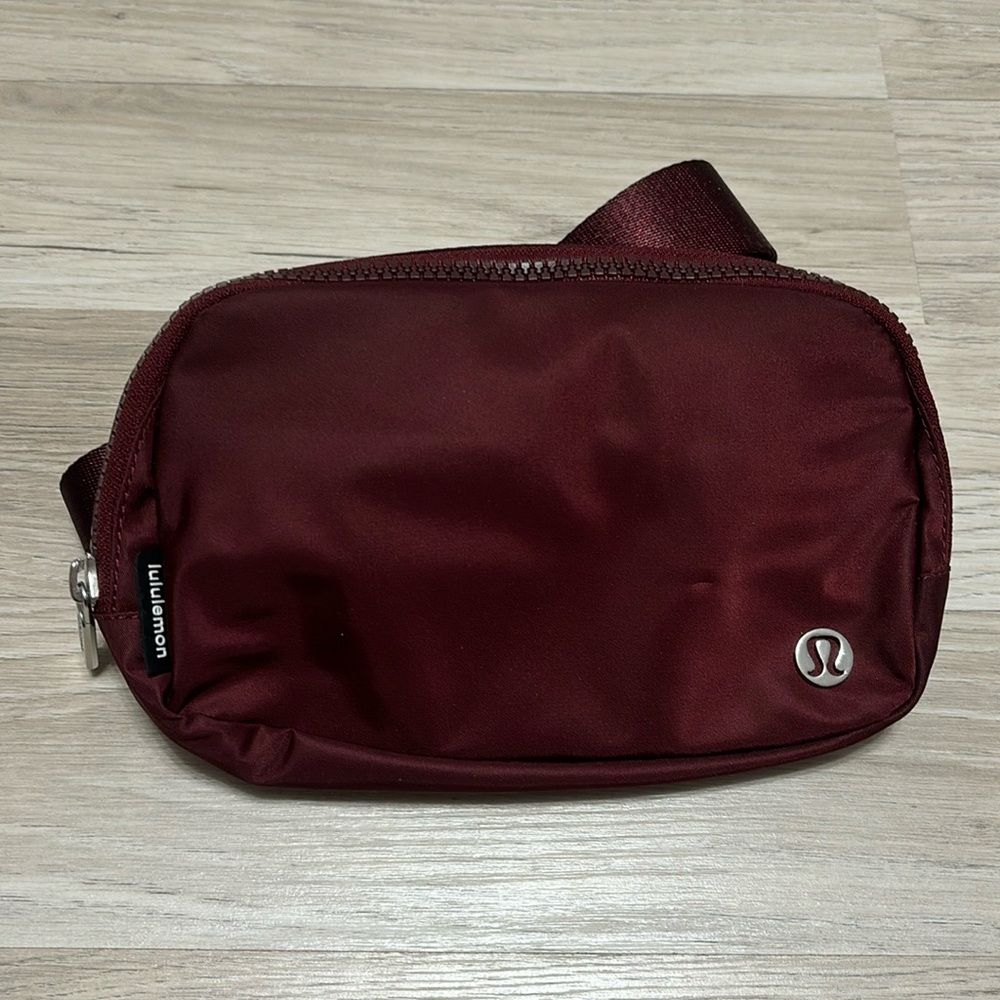 NWT LULULEMON BELT BAG